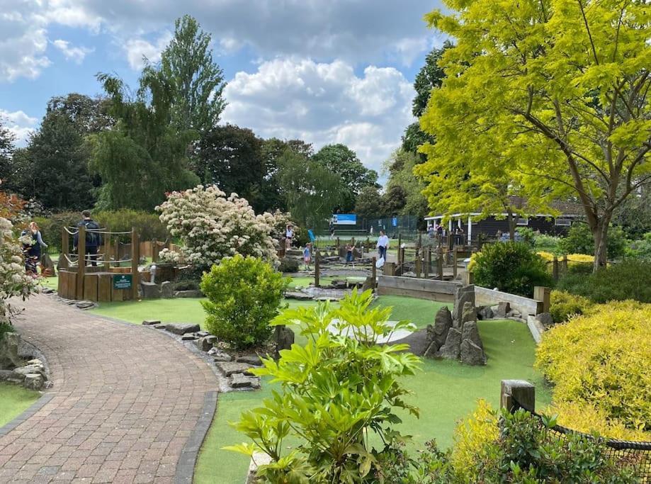 Appartamento Sensational 2br Wviews & Balcony In Wandsworth Londra