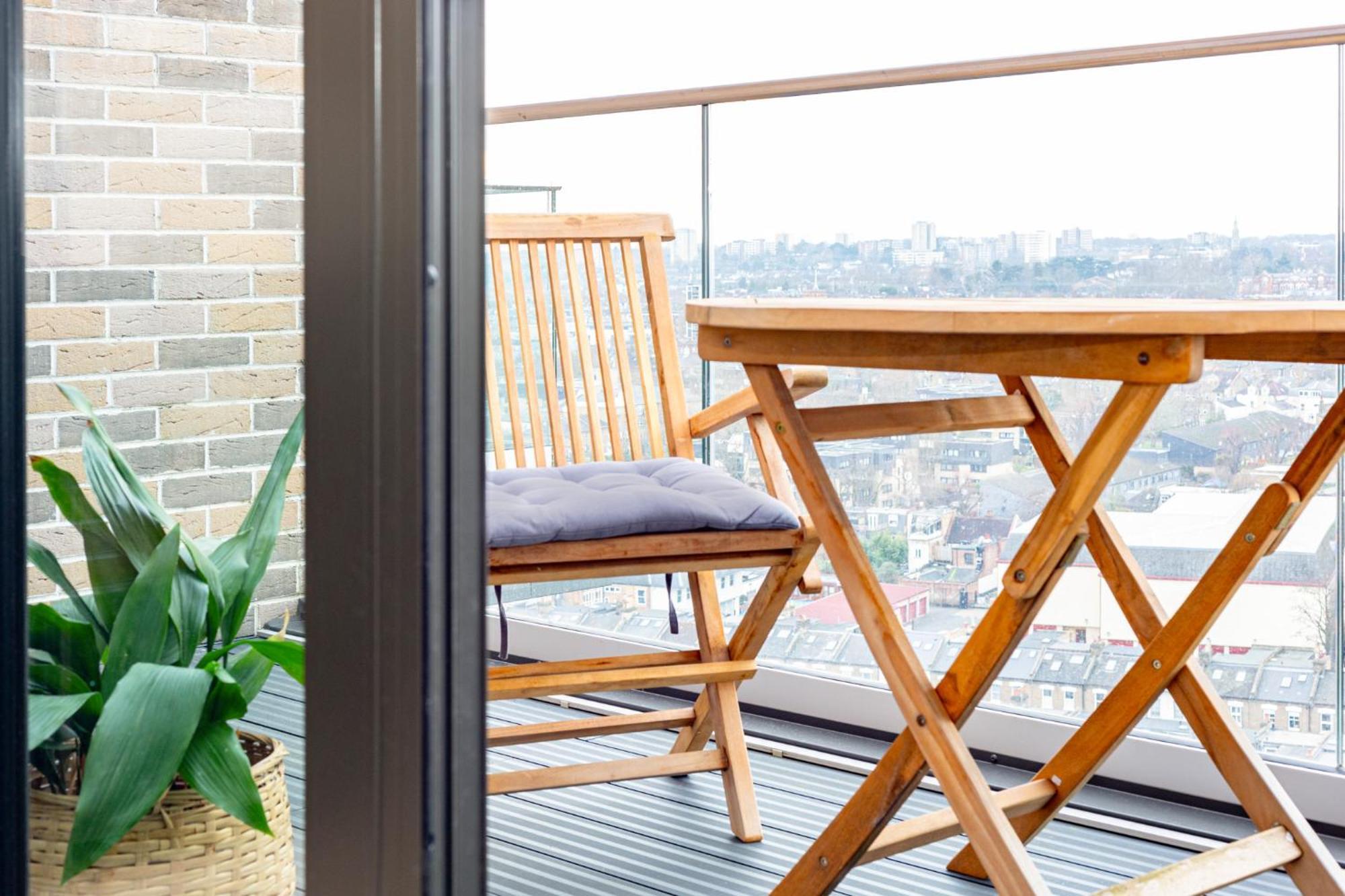Sensational 2br Wviews & Balcony In Wandsworth Appartamento